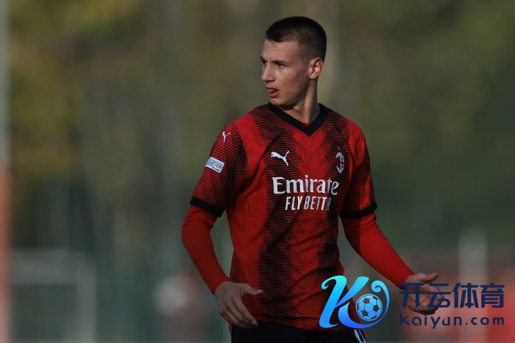 意天外揣摸卡利亚里vs米兰首发：卡马达首发，丘库埃泽替代穆萨