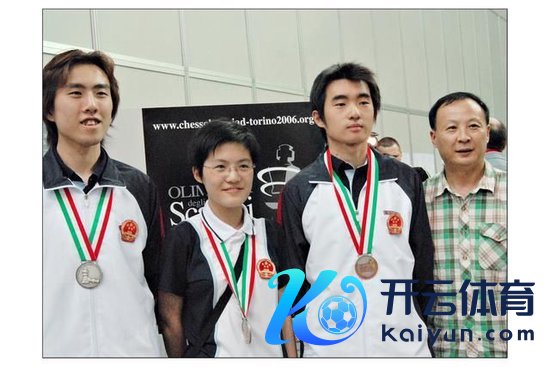 刘玮曩昔率卜祥志、赵骏、侯逸凡参加都灵世界奥赛