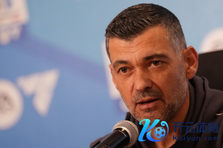 意媒：孔塞桑接纳采访迟到，因他和伊布在更衣室发饰演讲感谢球员